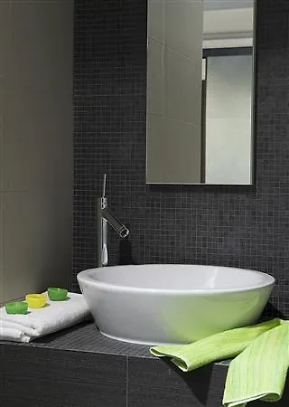 Center Square מלון 3*