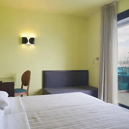 Center Square Hotel 3*