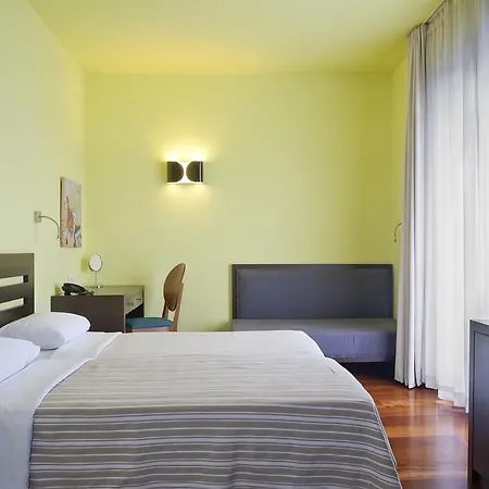 Center Square Hotel 3*
