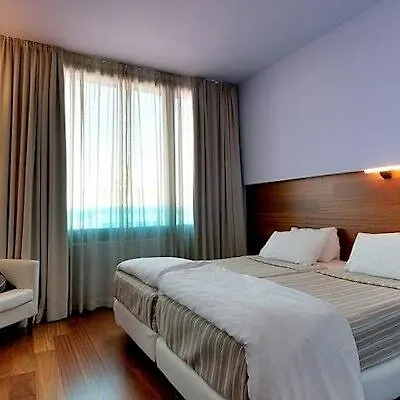 Center Square מלון 3*
